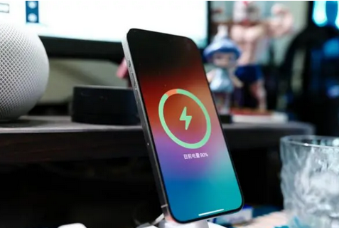 平泉苹果15换屏服务分享用什么充电器给iPhone15充电更好 